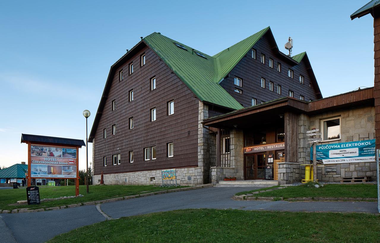 Hotel Cervenohorske Sedlo Лоучна-над-Десноу Екстер'єр фото